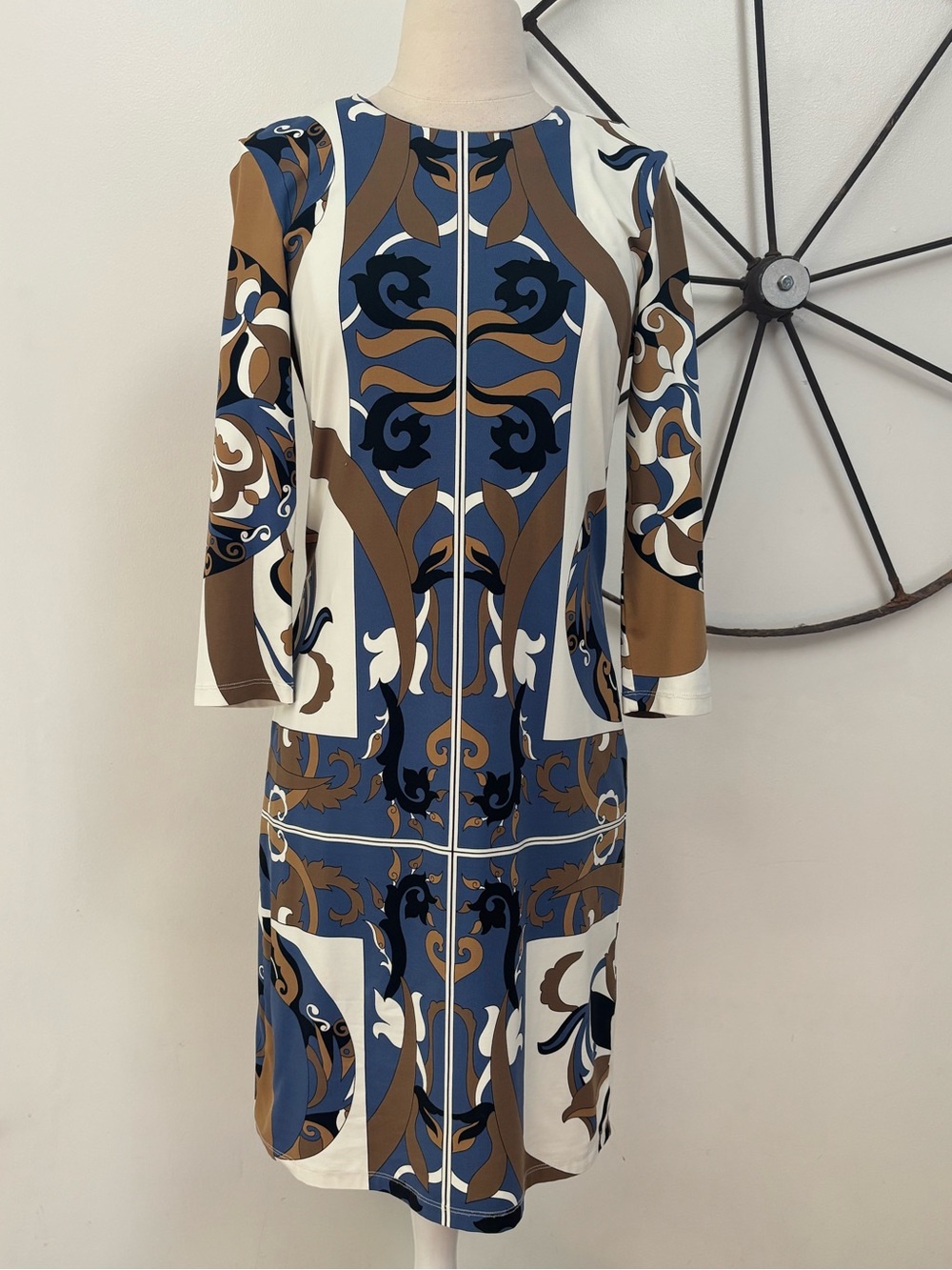 J. McLaughlin Sophia Rand and blue knee length resortwear dress XS